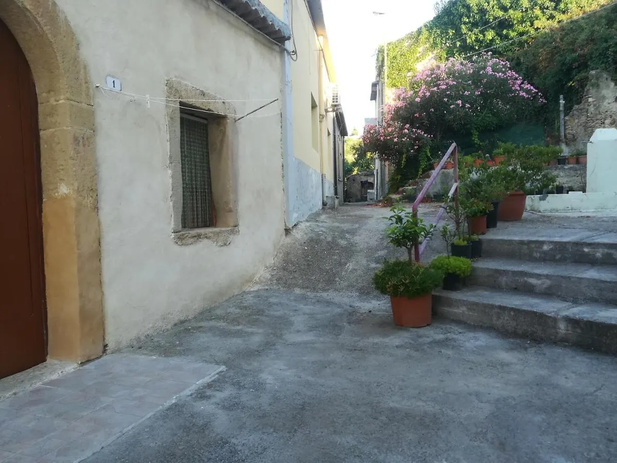 Semesterbostad Tipica Casa D'Altri Tempi Villa Furnari