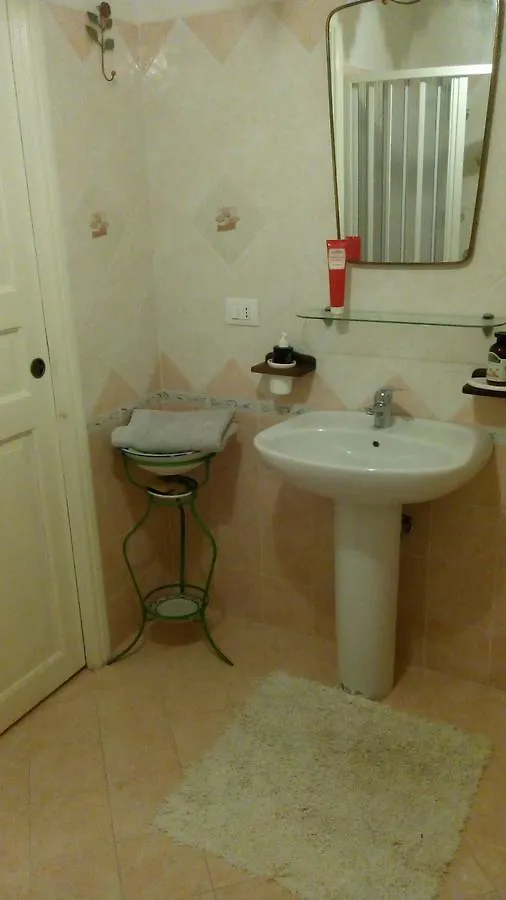 Tipica Casa D'Altri Tempi Villa Furnari 0*,